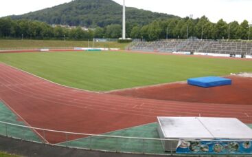 Neuer Rasenteppich im Parkstadion des KSV Baunatal